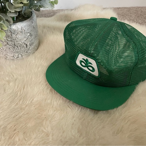 Vintage Green Mesh Pioneer Seed Farm Trucker Hat - Picture 1 of 4